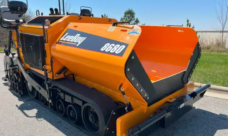 LeeBoy - Asphalt Paver 8680 LeeBoy - Asphalt Paver 8680