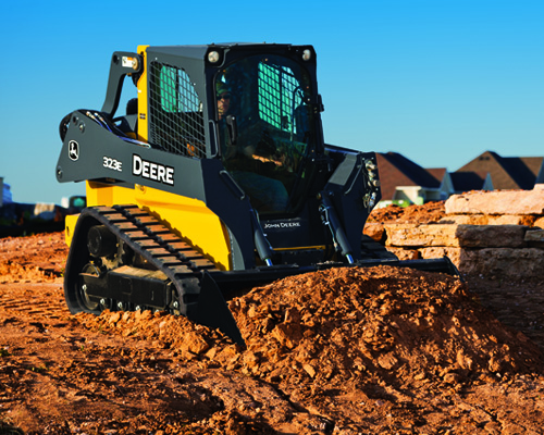 HOW TO SELECT COMPACT TRACK LOADER ATTACHMENTS FOR YOUR LANDSCAPING BUSINESS