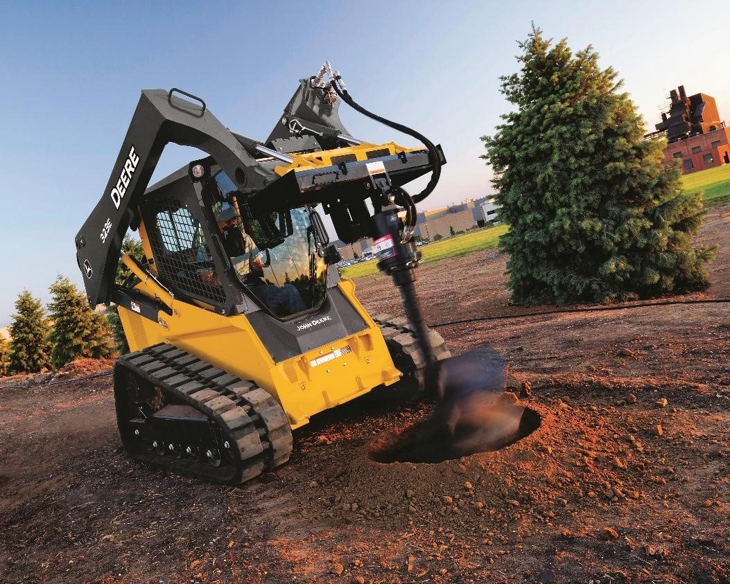 90f41934-1505-4e03-a955-30956065af69 TRACKS OR TIRES: HOW TO CHOOSE THE BEST LOADER FOR THE JOB